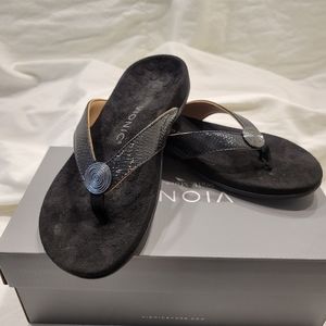 Vionic Hilda woven flip flops